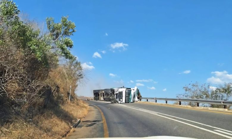 Strydom Tunnel Pass Closed After Truck Accident Spills Diesel