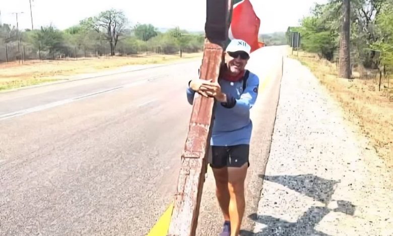 Reini Coetzee pushes wheeled cross into Zimbabwe from Musina 4 November