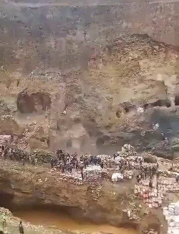 Thirty-two illegal miners die at Kalando mine bridge in Mulondo on Saturday November 17