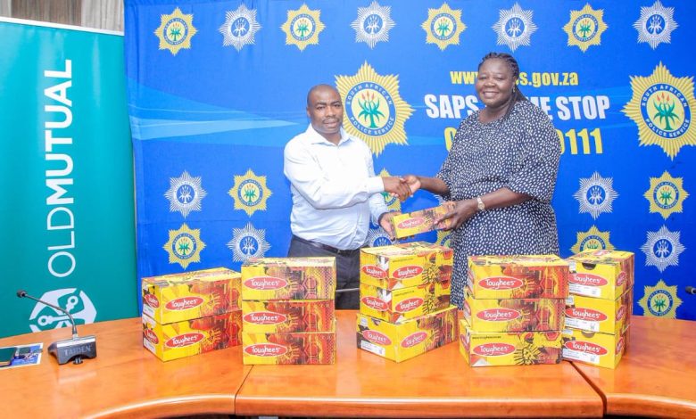 Heartwarming handout as SAPS and Old Mutual gift over 100 school shoes to Limpopo learners
