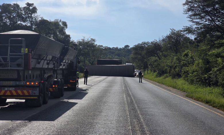 Capsized truck blocks the N1 near Clouds End, disrupting Limpopo traffic as recovery crews rush to clear the road