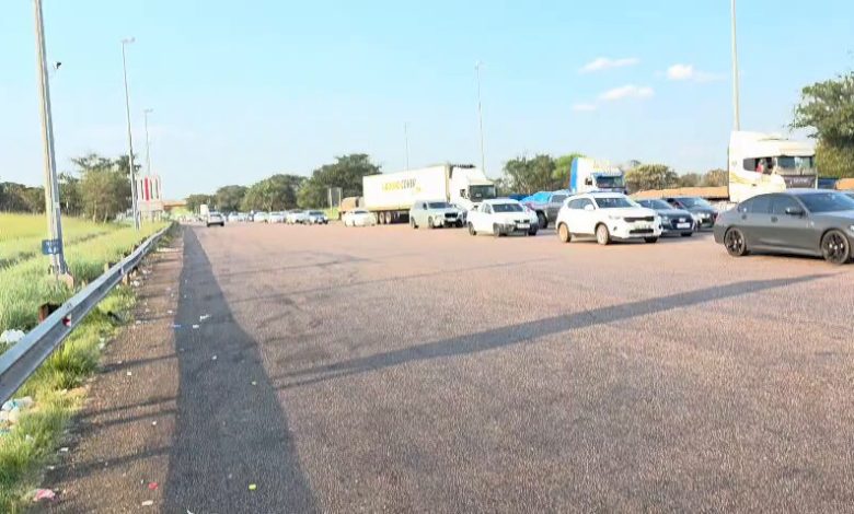 Easter traffic chaos on the N1 as families sit in Limpopo on the return journey home.