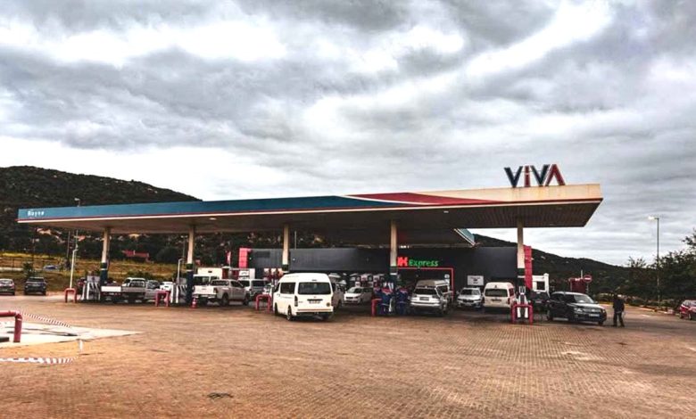 Eight gunmen raid Limpopo filling station, loot cash and cigarettes as police hunt eight suspects